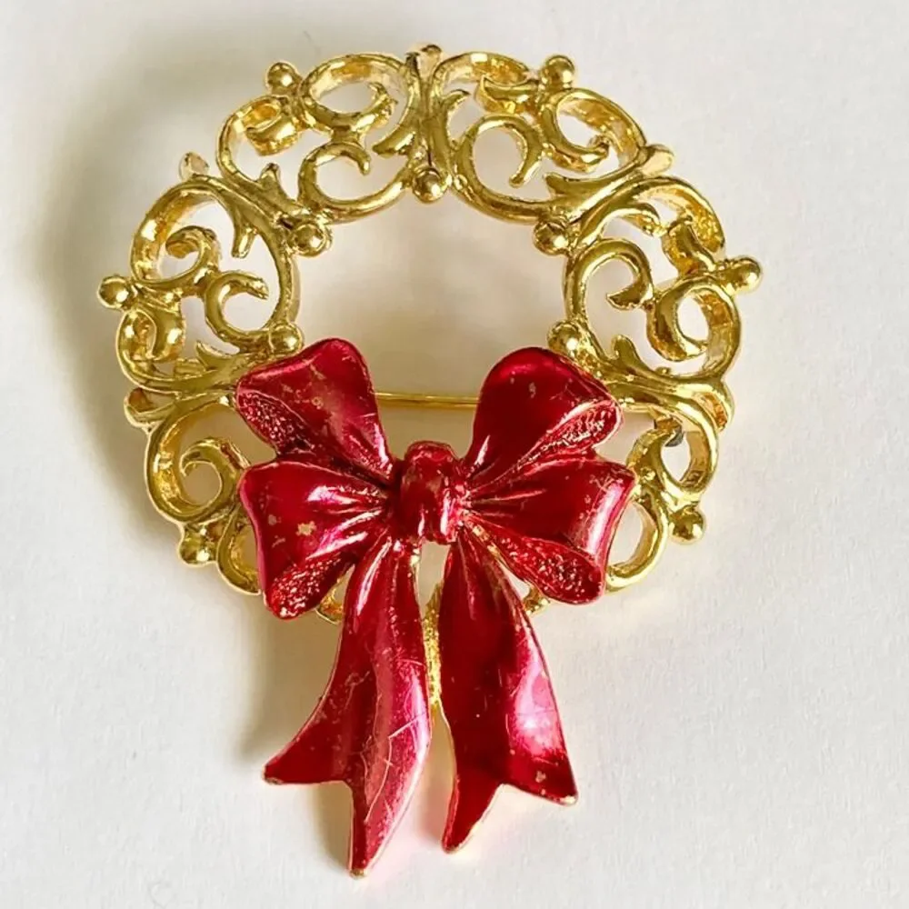 Vintage Christmas Filigree Scroll Wreath Pin Brooch Gold Tone Red Bow JJ Jonette
